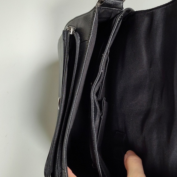 Villager by Liz Claiborne black leather shoulder bag purse - Picture 6 of 12